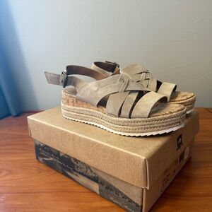 NIB‎ Trask Women’s Randi Espadrille Platform Sandals Taupe Oiled Suede 7.5